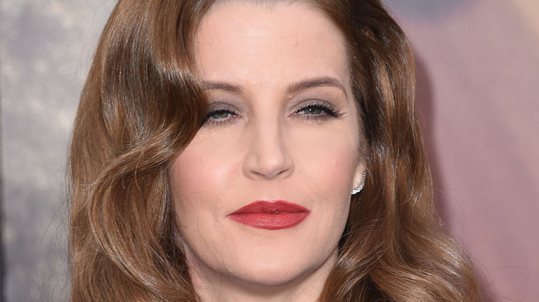 Lisa Marie Presley posing at event