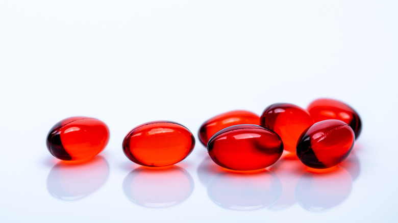 Isotretinoin gel capsules