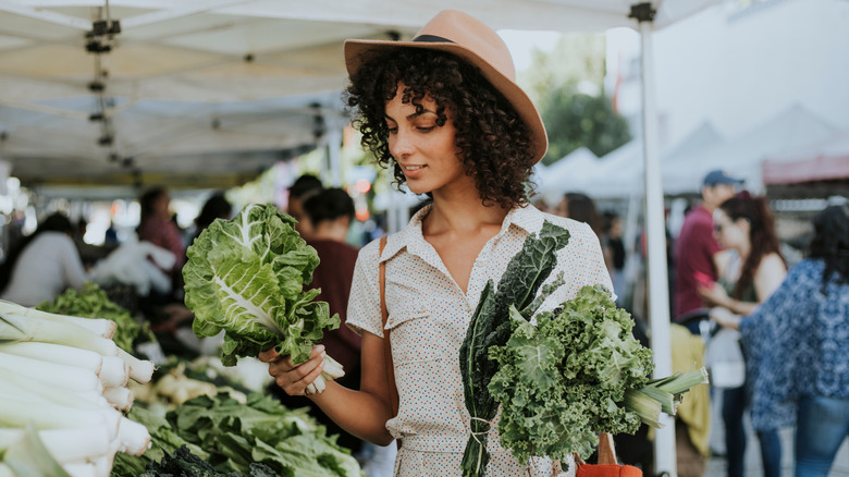 woman shopping for kale 