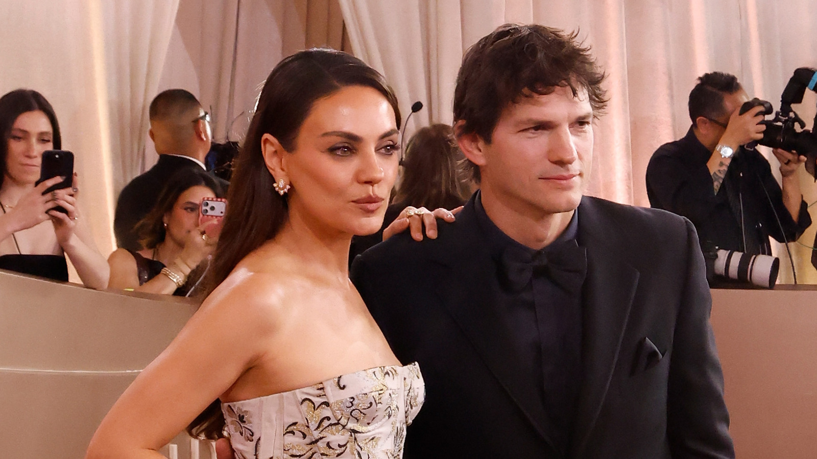 <a href="https://www.healthdigest.com/2085996/mila-kunis-ashton-kutcher-bathing-hygiene-habits-questionable/" target="_blank">Mila Kunis & Ashton Kutcher Have Some Questionable Hygiene Habits</a>