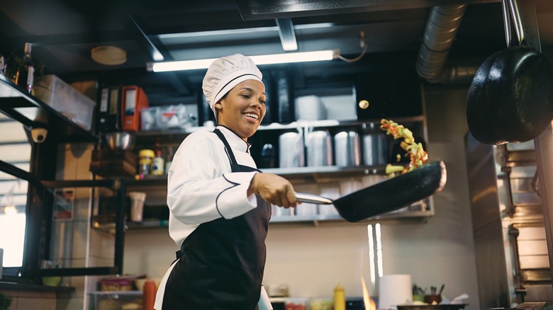 chef preparing stirfry in restaurant