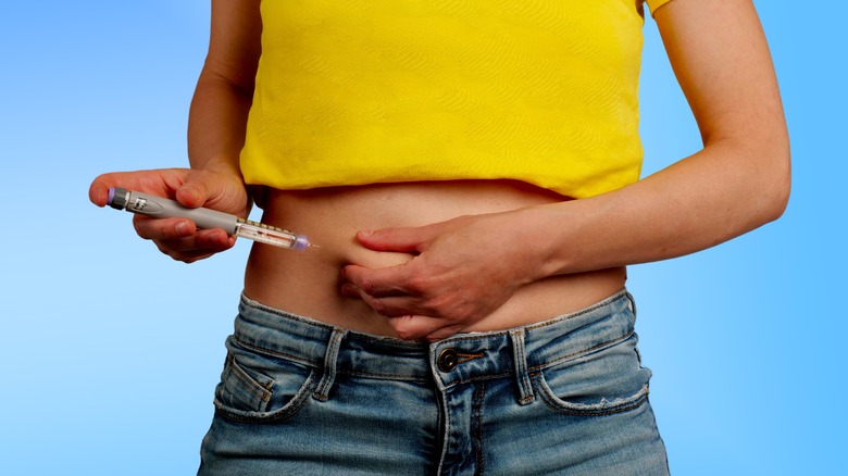 Diabetic woman using insulin injection
