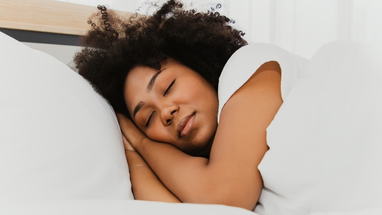 woman getting adequate sleep to improve her memory