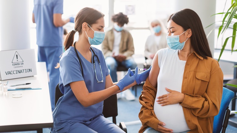 Pregnant woman receives COVID vaccine