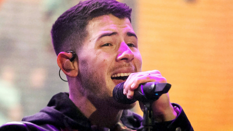 nick jonas singing