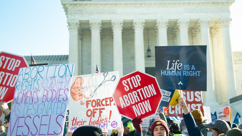 People protesting the overruling of Roe v. Wade