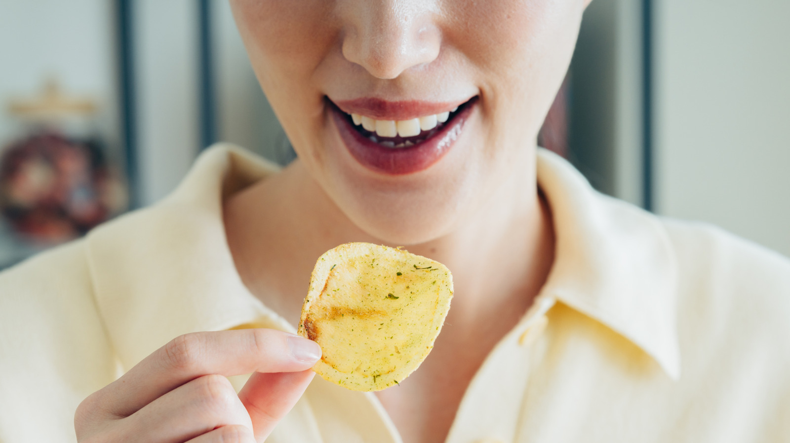 <a href="https://www.healthdigest.com/2263690/outdated-90s-diet-foods-werent-actually-healthy-alternatives/" target="_blank">Outdated ’90s Diet Foods That Weren’t The Healthy Alternatives They Promised To Be</a>