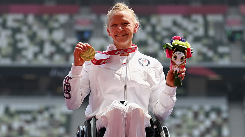 Susannah Scaroni holding gold medal 