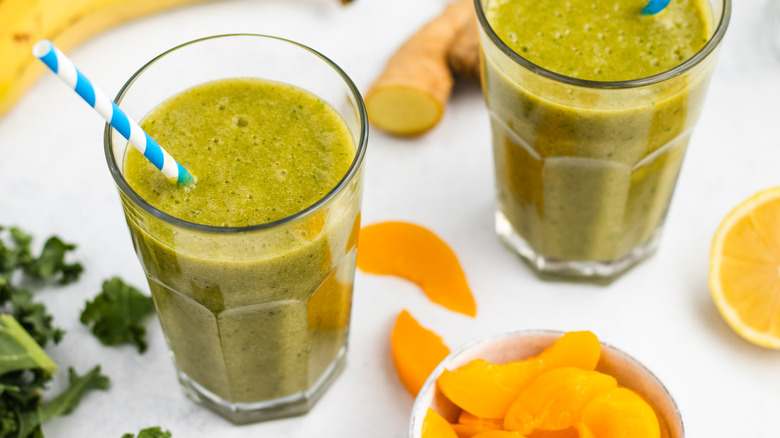 peach kale smoothie