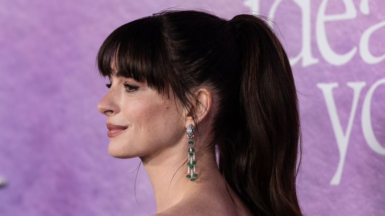 Anne Hathaway with a high ponytail in 2024