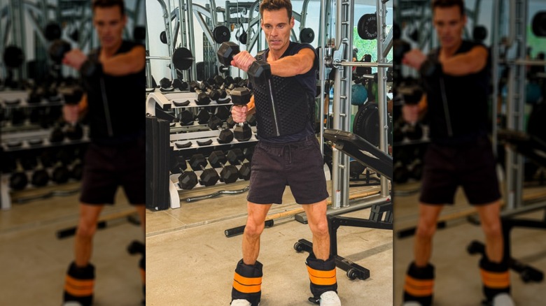 Ryan Seacrest showing off unusual weight training moves on Facebook