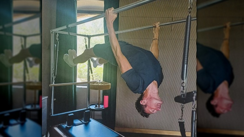 Ryan Seacrest performing a Pilates