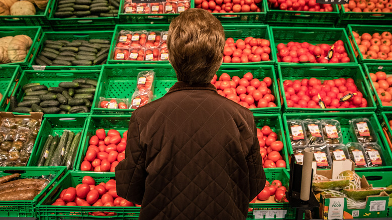 a grocery shopper