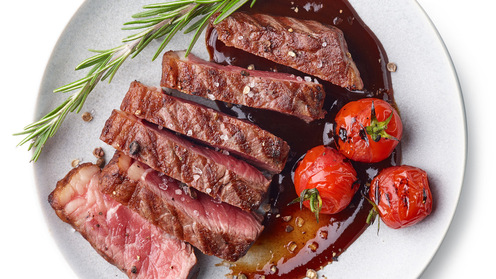 Overview of a steak and tomatoes