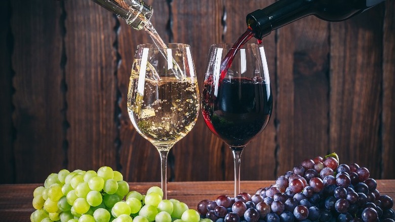 glasses of red wine and white wine 