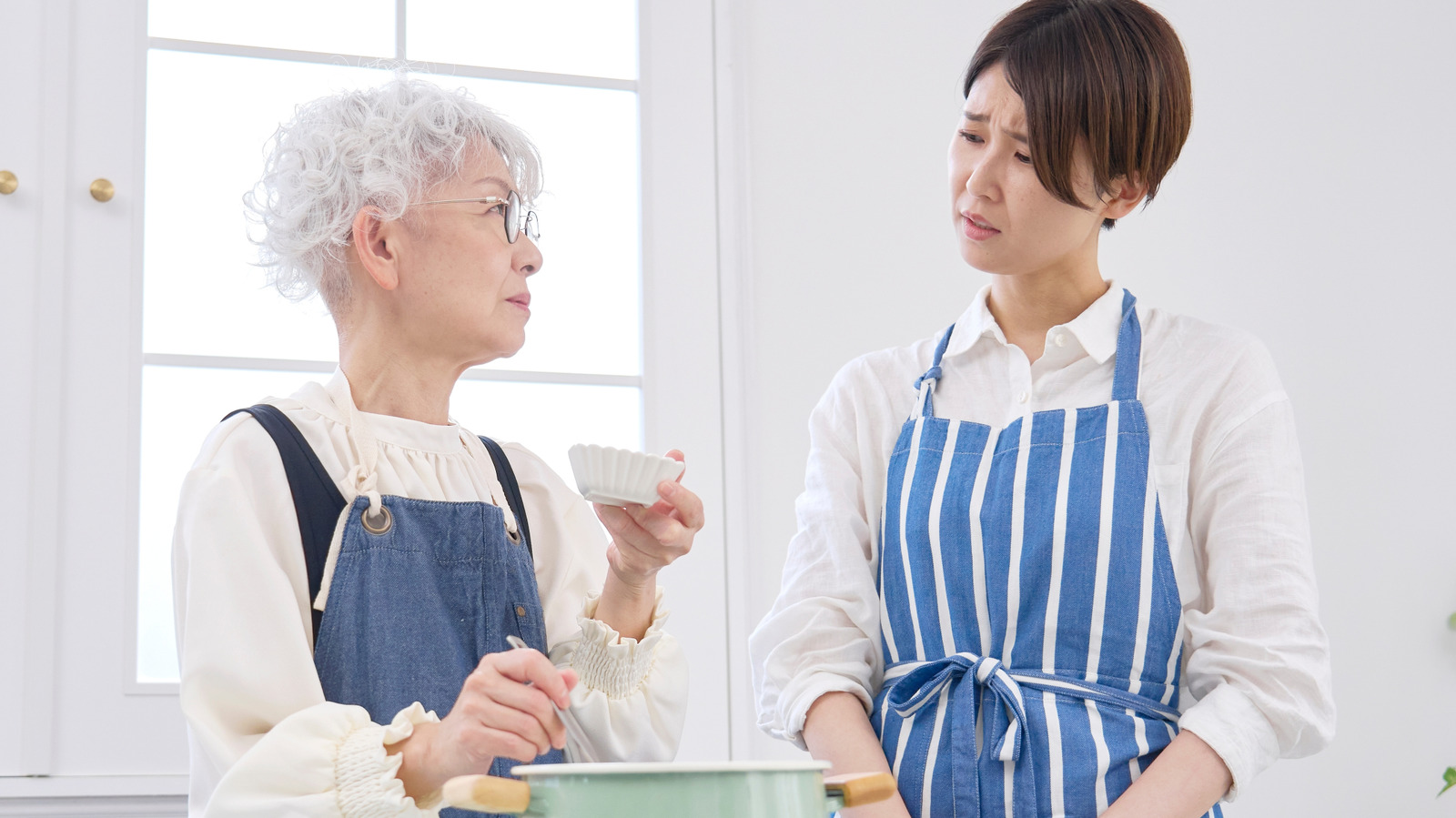 <a href="https://www.healthdigest.com/2211242/redditors-agree-boomer-food-hygiene-habits-misses-mark/" target="_blank">Redditors Have Spoken: Boomers’ Hygiene Habits With Food Misses The Mark</a>
