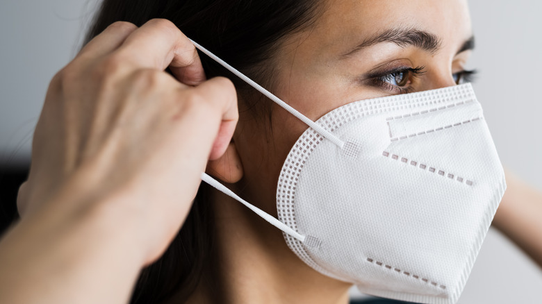 woman wearing N95 mask