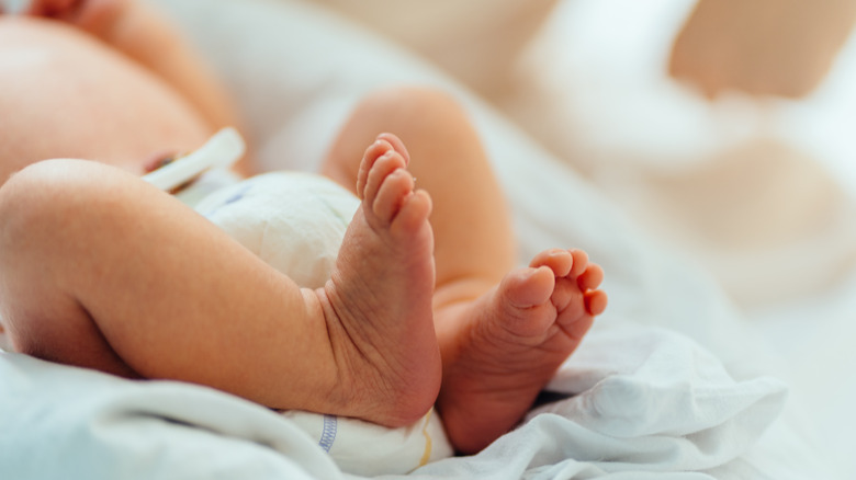 feet of newborn baby