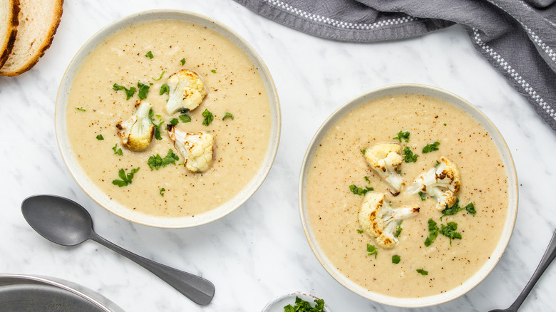 cauliflower soup in bowls 