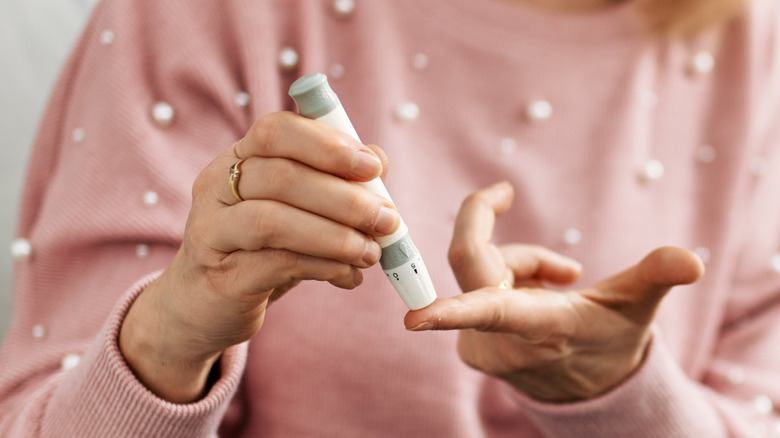 woman measuring blood sugar levels