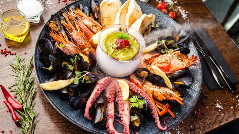 Platter with mussels, shrimp, calamari