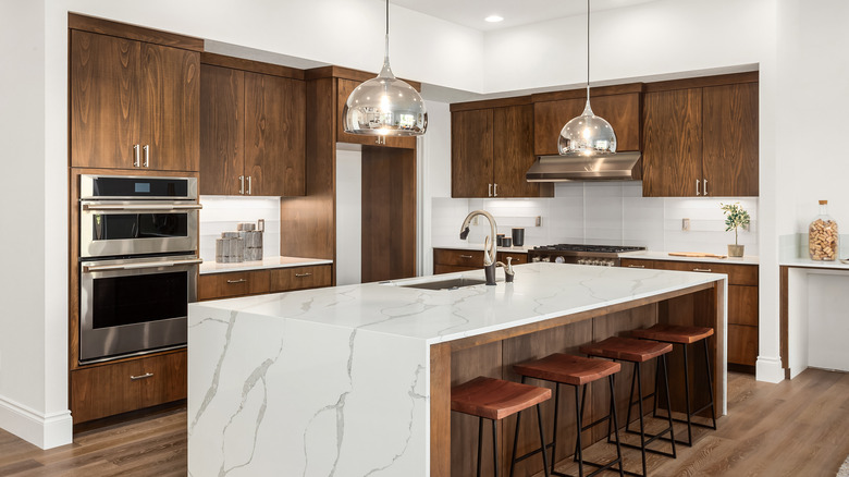 A large, clean kitchen