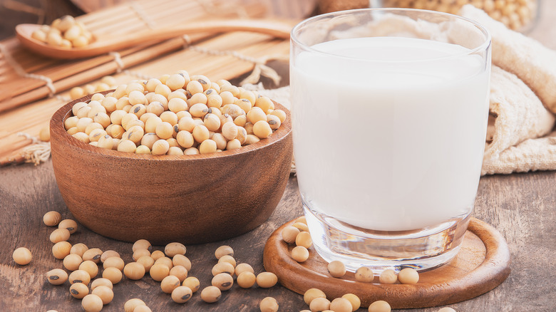 soy beans and soy milk 