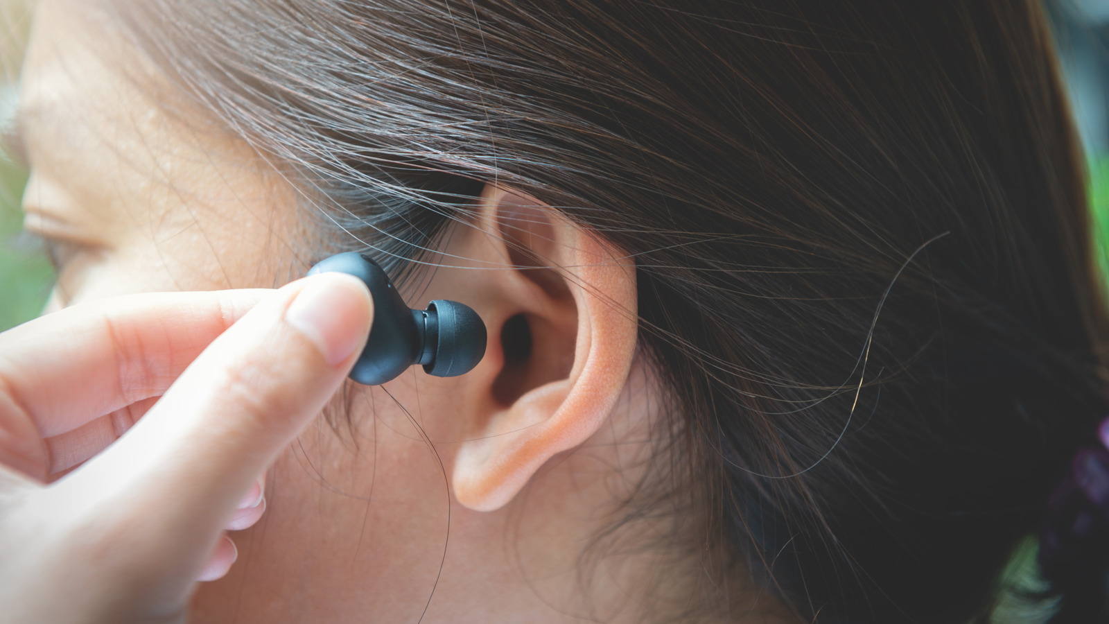 Surprising Side Effects Of Using Earbuds