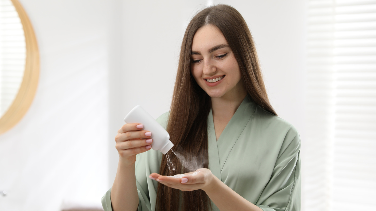 <a href="https://www.healthdigest.com/2190709/1970s-beauty-secret-millennials-reviving-despite-health-risks/" target="_blank">Talc Dominated ’70s Beauty. Now Gen Z Wants Powder Back — What Are The Safety Concerns?</a>