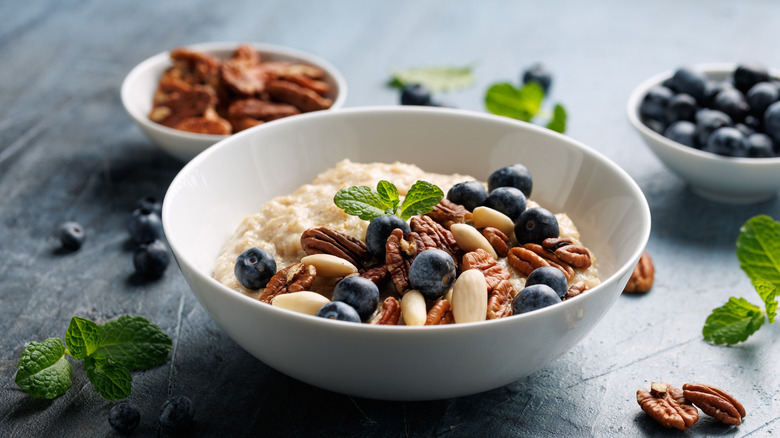 Oatmeal with blueberry, almonds, and pecans
