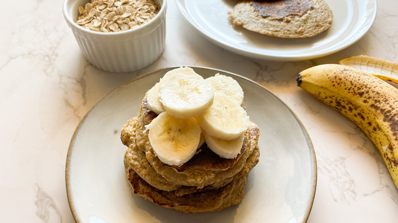 banana egg oat pancakes