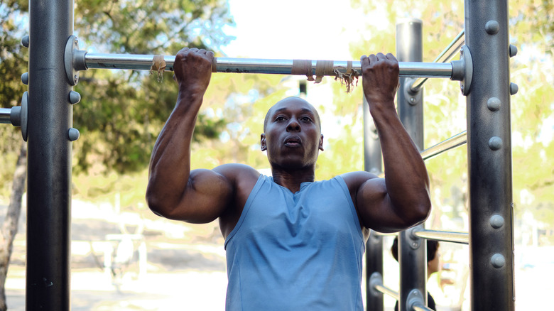 man doing pull-ups