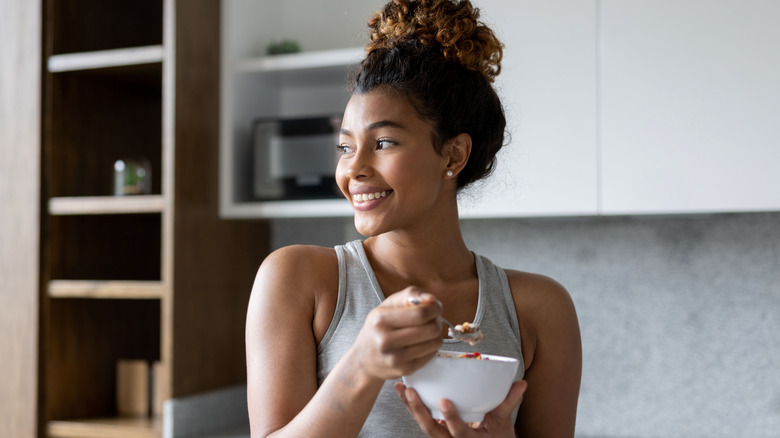 woman eating cereal for breakfast