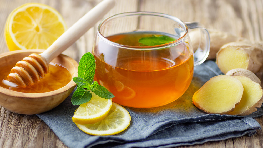 tea with peppermint, lemon, ginger and honey