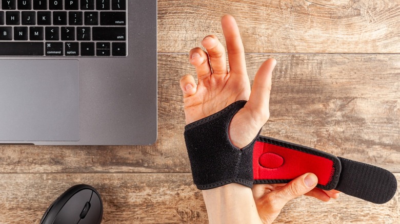 wrist brace for carpal tunnel