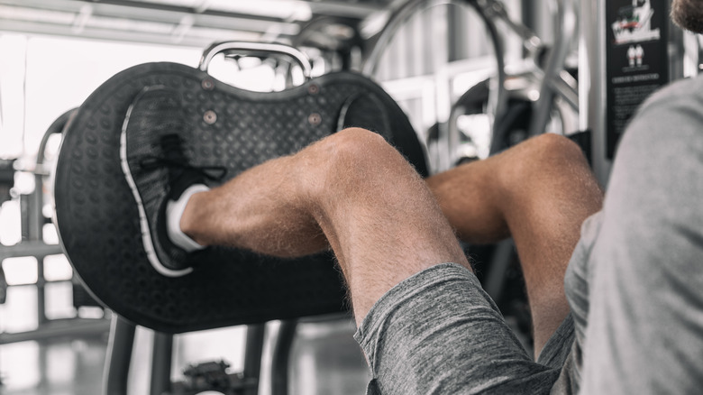 A man uses the leg press machine