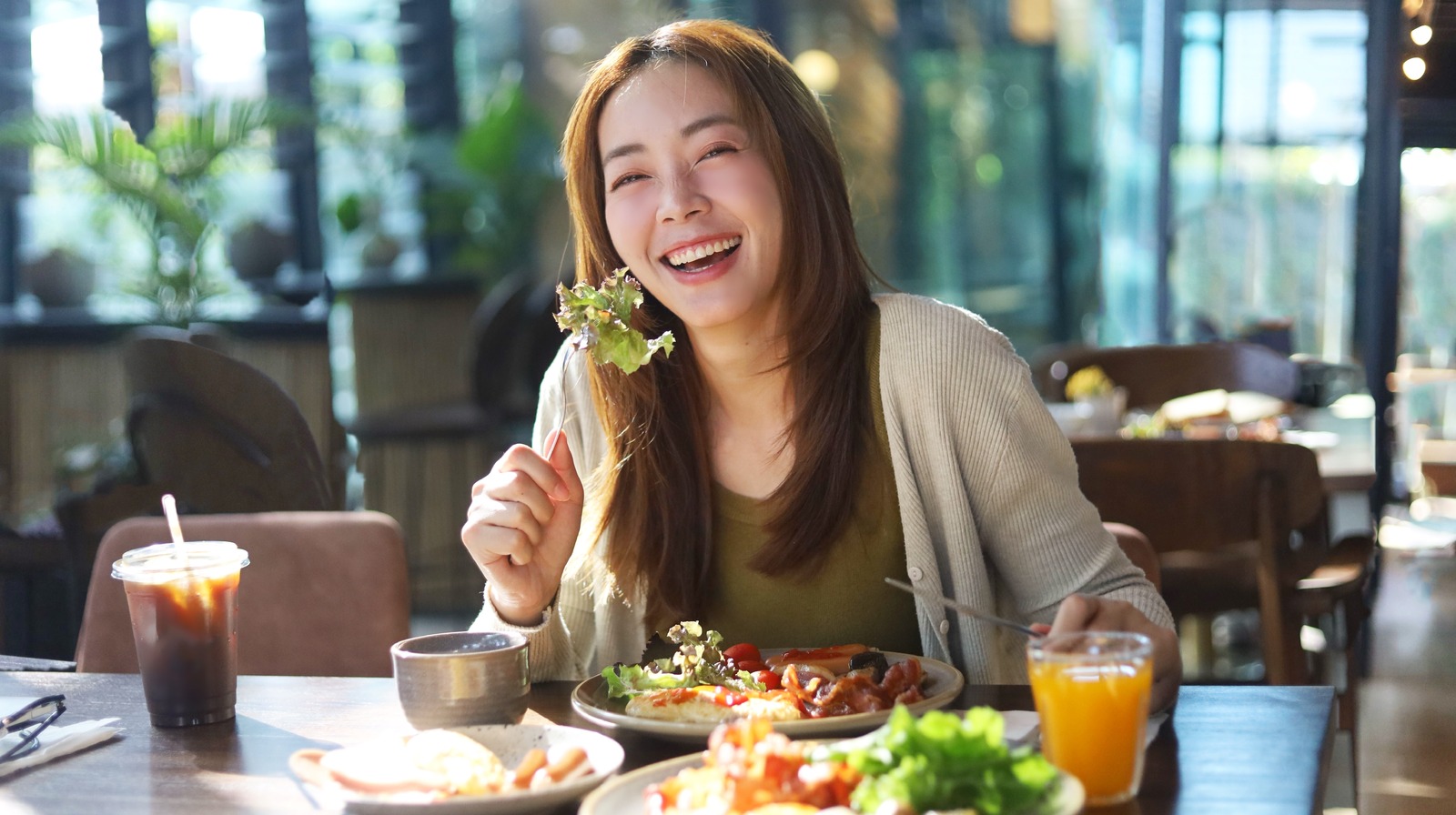 <a href="https://www.healthdigest.com/1708853/eat-out-at-restaurant-break-habit-high-blood-pressure/" target="_blank">The Dining Habit You Should Break If You Have High Blood Pressure</a>
