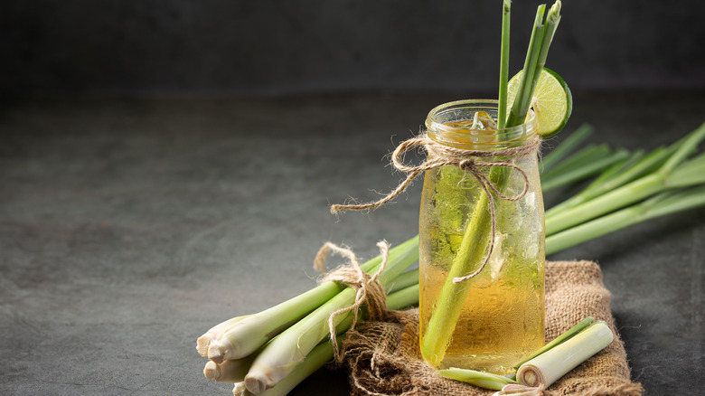 a glass of lemongrass tea 