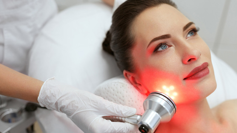 woman getting red light therapy 