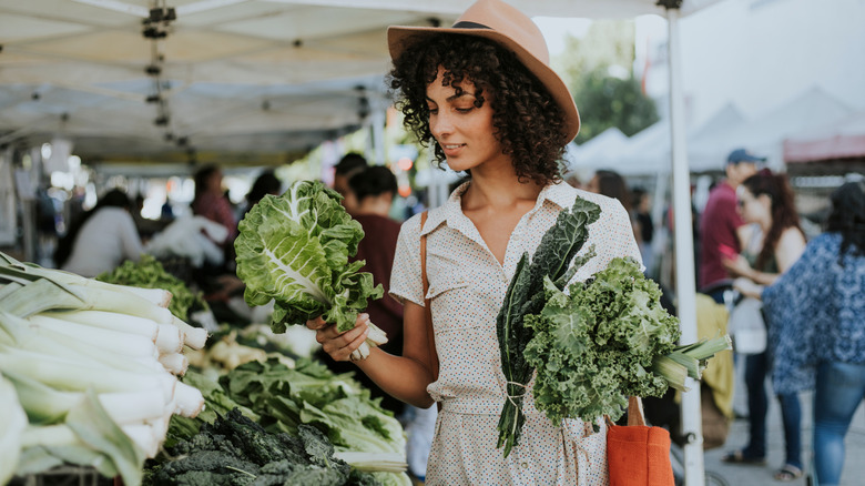 woman shopping at farmers market 