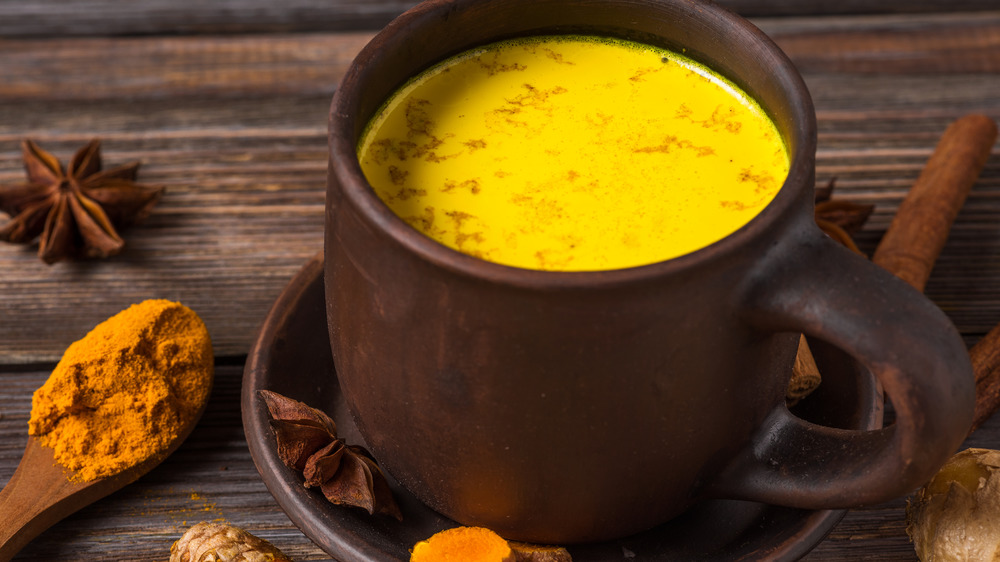 Golden milk turmeric latte