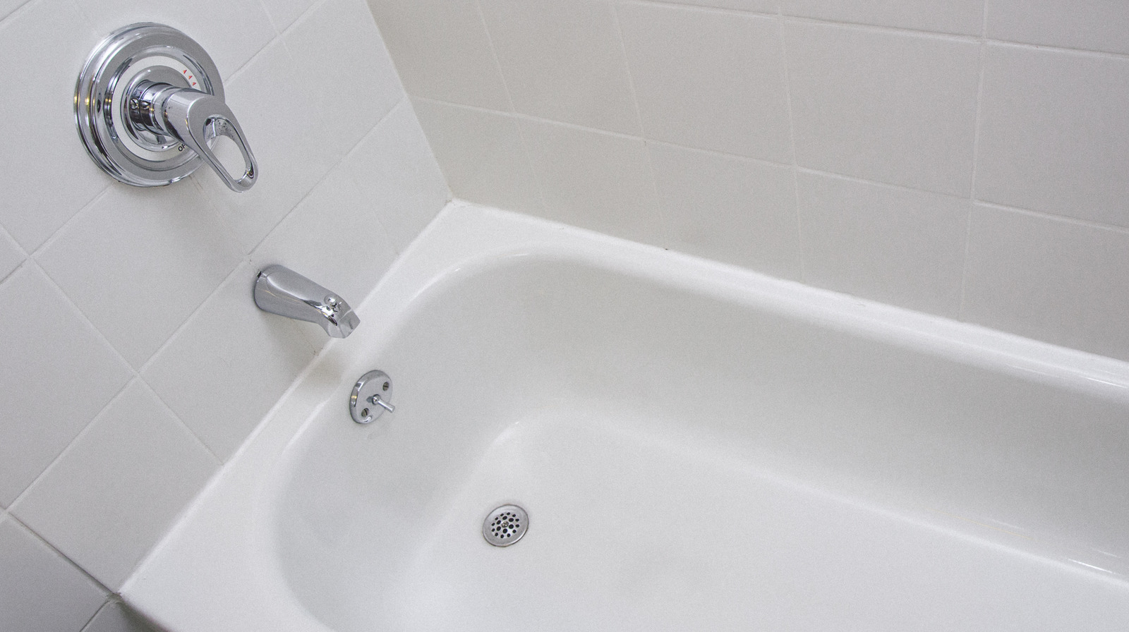 Clean hotel bathtub? Should I be worried about taking a soak?