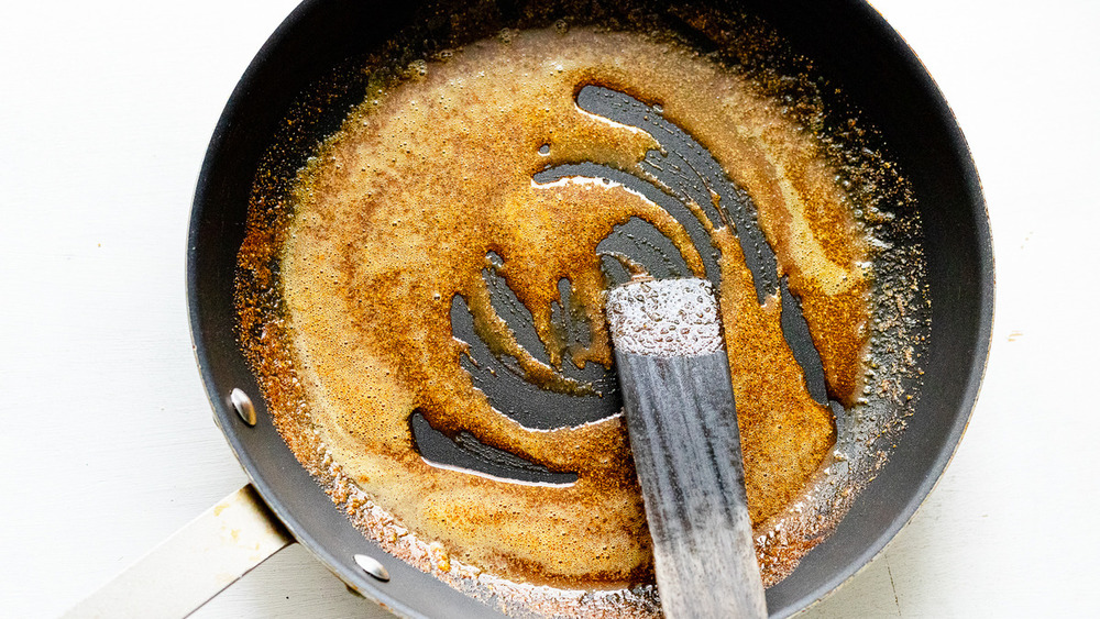 seasonings cooking in oil for lettuce tacos