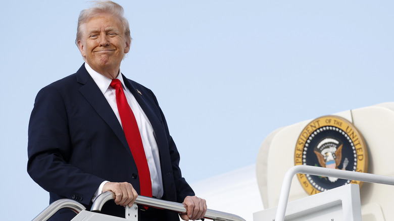 Donald Trump boarding Air Force One September 11, 2025
