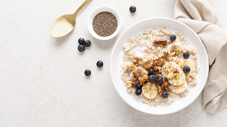 Oatmeal with bananas, blueberries, and walnuts