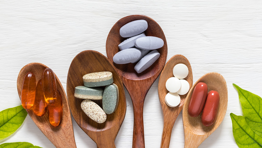 a variety of supplements places on wooden spoons 
