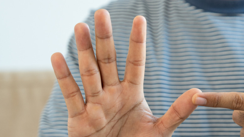 A man pointing to his fingers