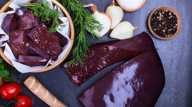 raw liver, cut onions, herbs