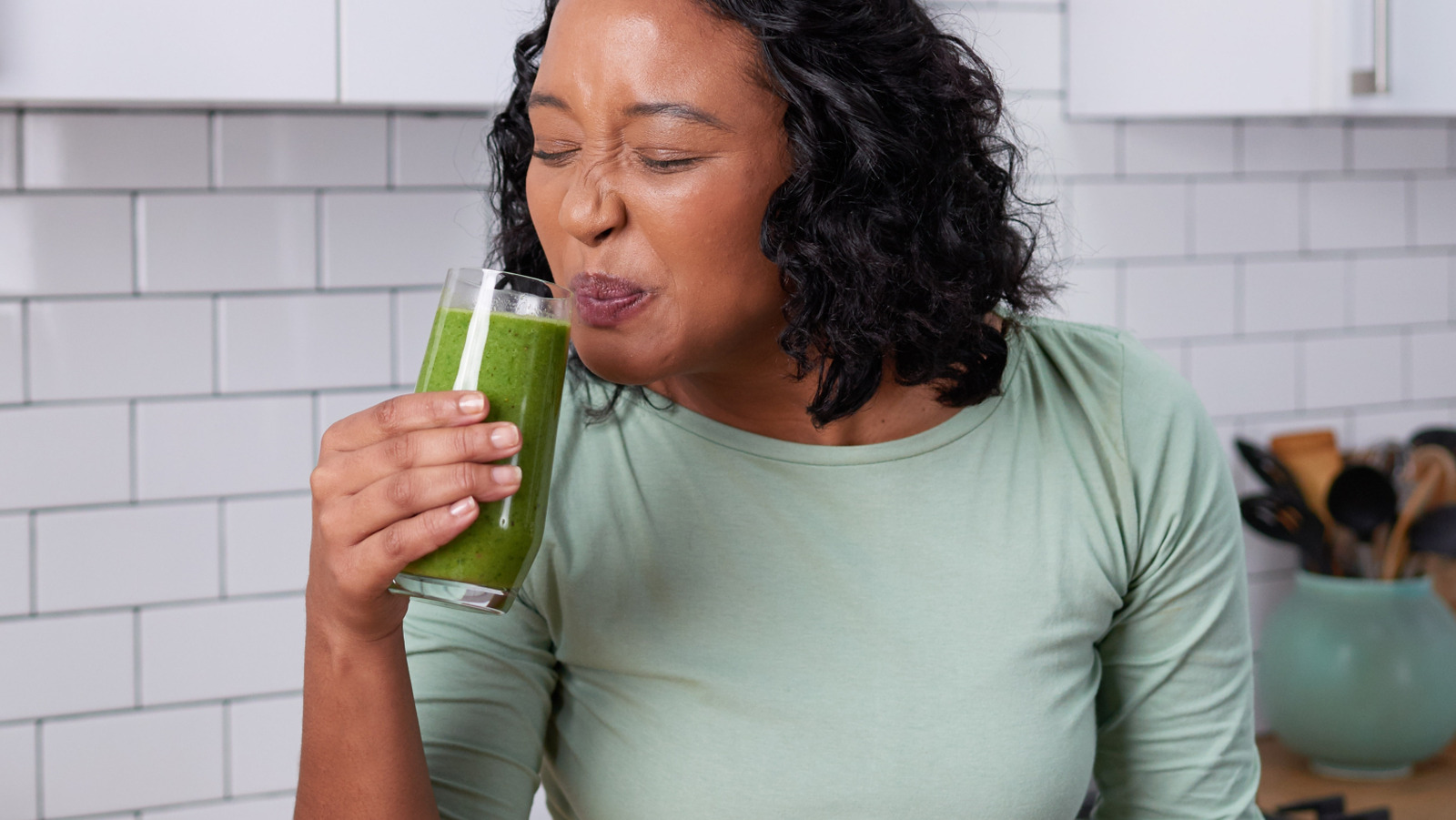 <a href="https://www.healthdigest.com/1791379/healthy-wheatgrass-juice-prevent-cancer-lower-cholesterol/" target="_blank">The Polarizing Yet Healthy Juice That Can Prevent Cancer And Lower Cholesterol At The Same Time</a>