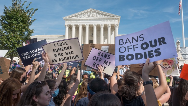 Women's March in Washington demanding continued access to abortion after the ban on most abortions in Texas in October 2021